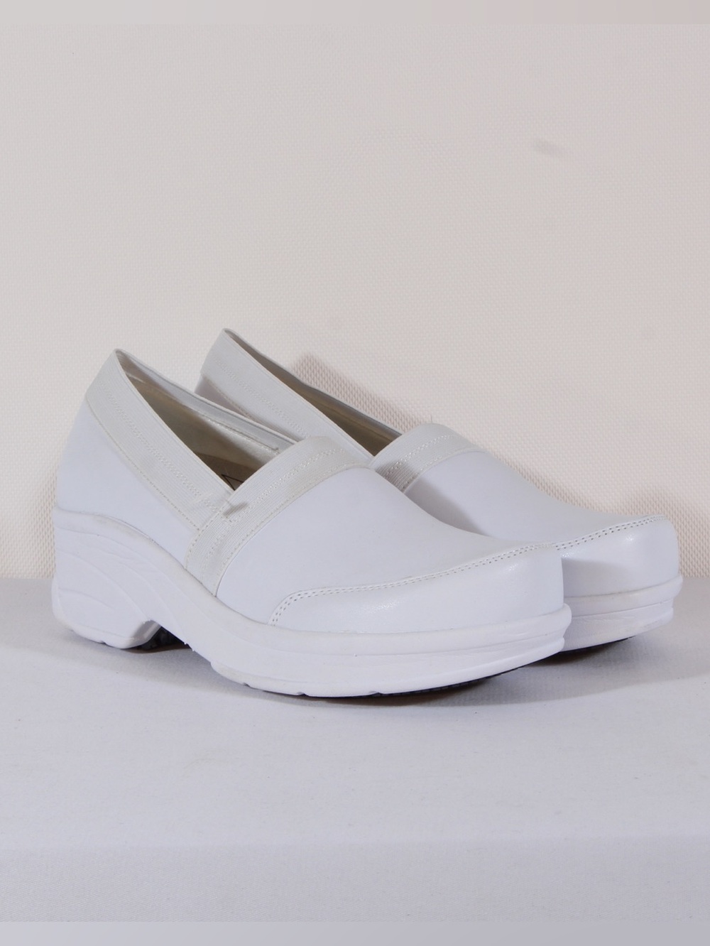 Easy Works by Easy Street Attend White Slip-On Work Mules NWOT